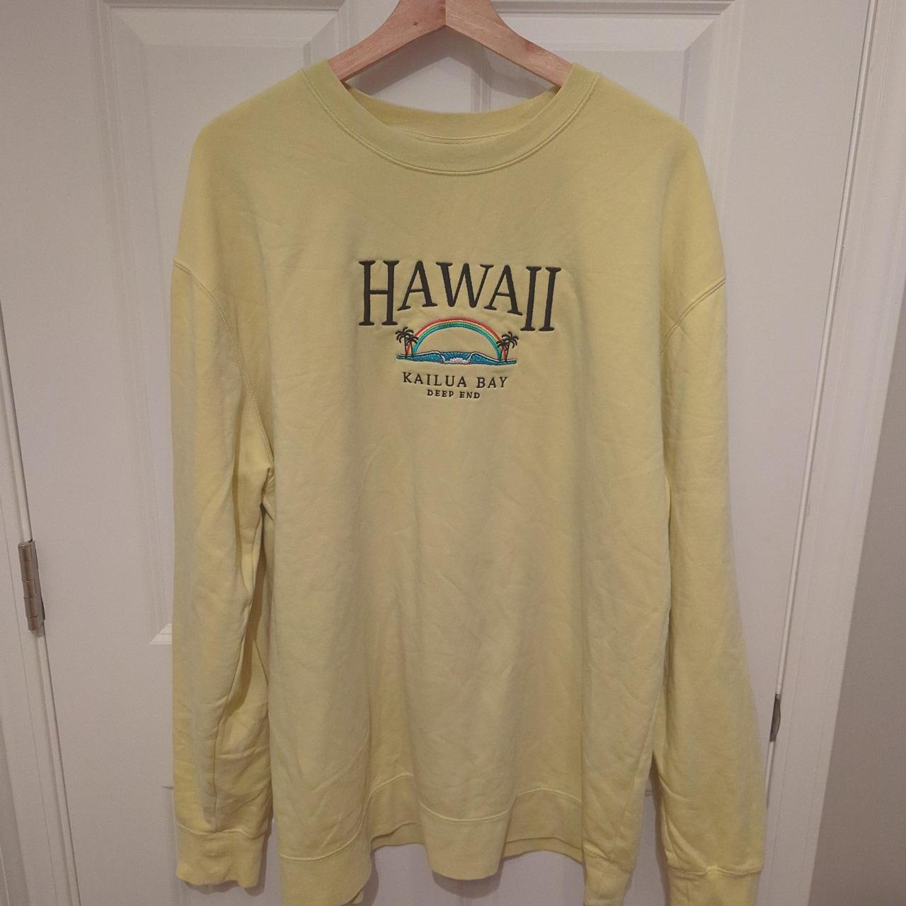 yellow crewneck sweatshirt in size Deep