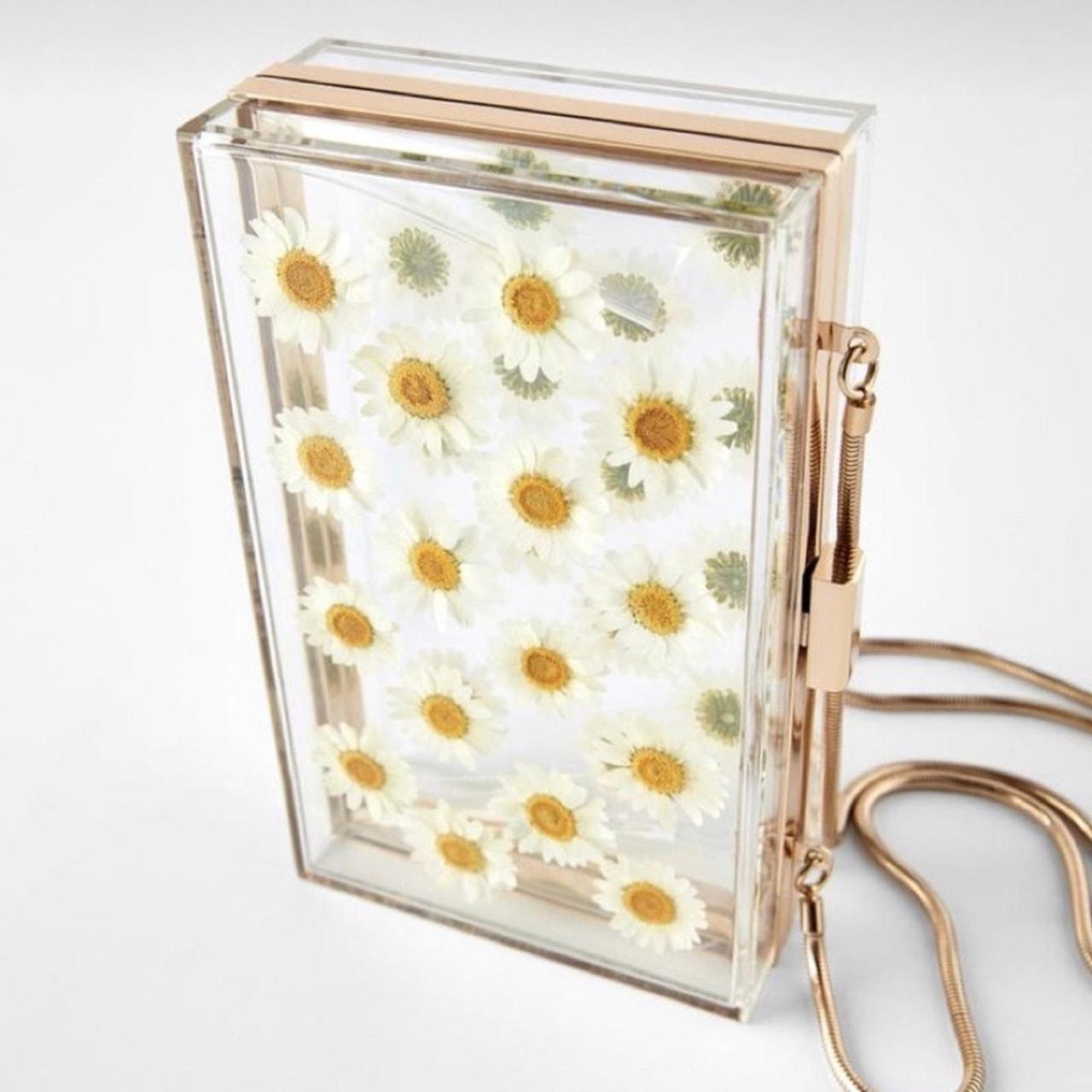 Zara hotsell Natural Daisy Crossbody Box Bag