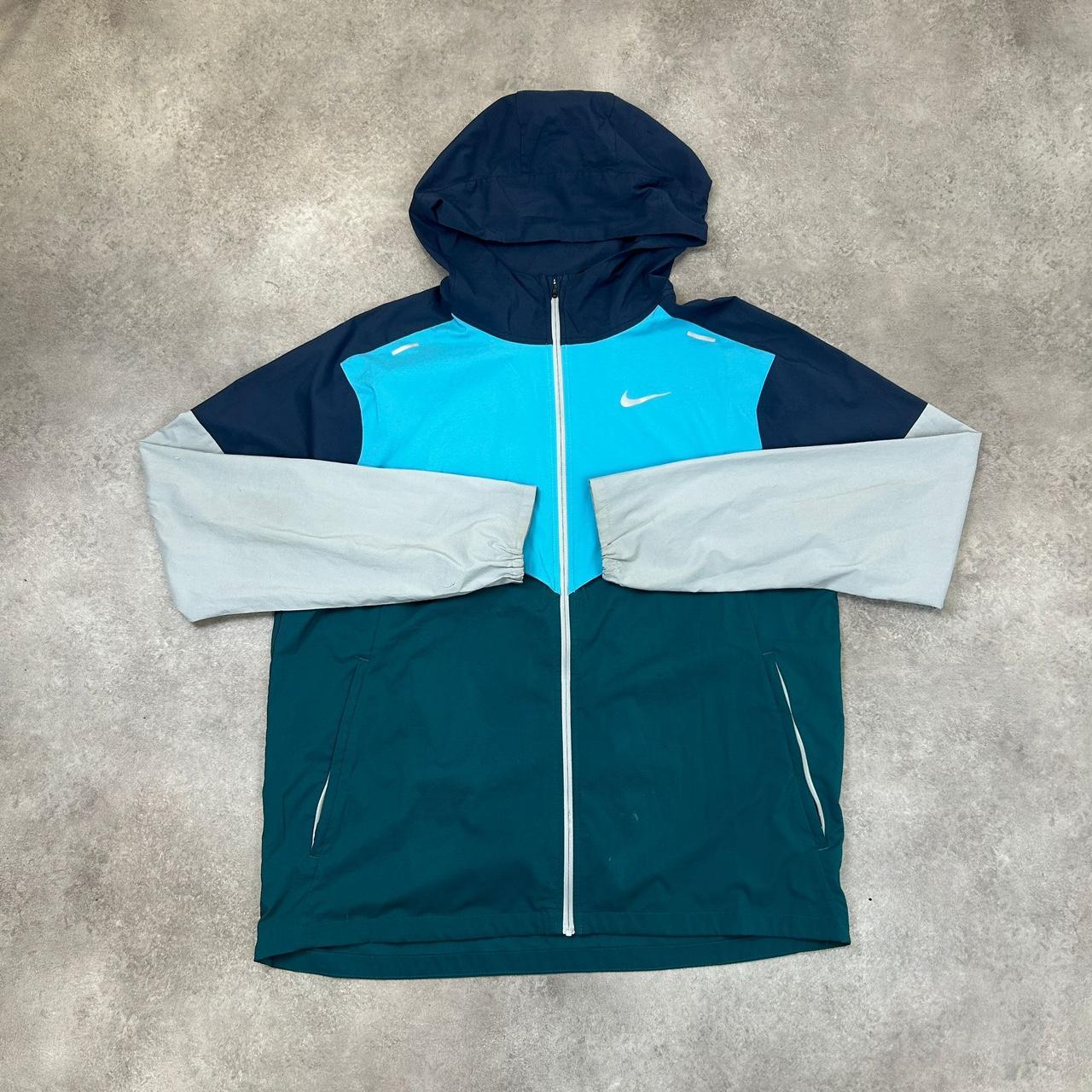 Nike windrunner size best sale