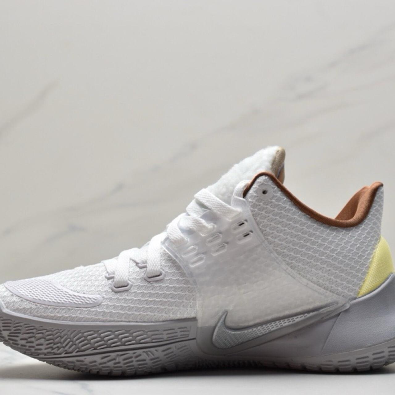 kyrie low 2's