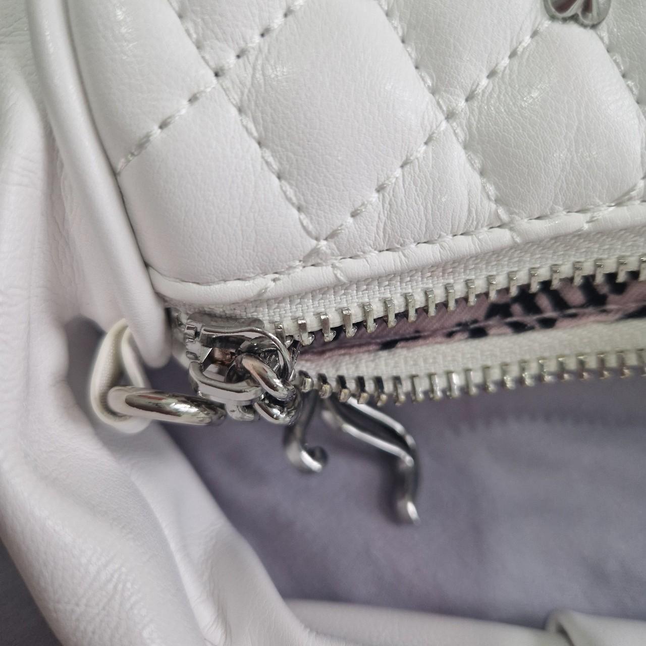 Juicy couture ストーン付きショルダーバッグ ホワイト White Juicy Couture Bag (comes with purse extra hook | Depop