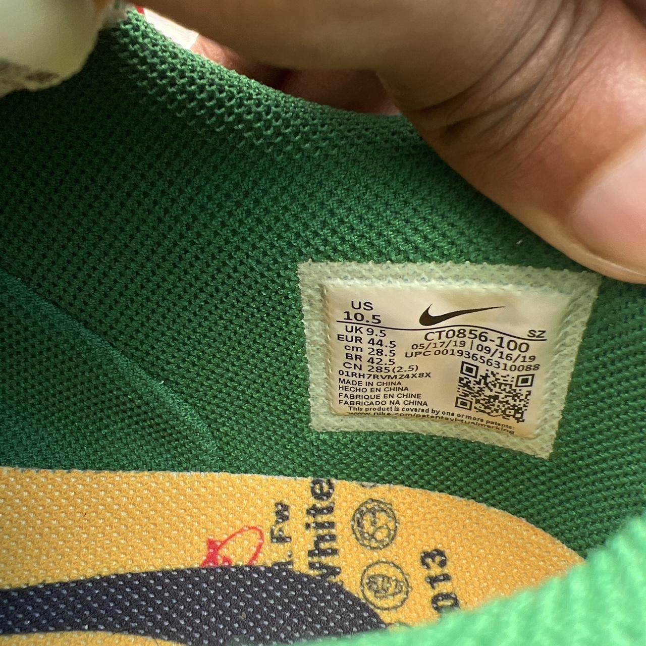 nike shoes with green tag