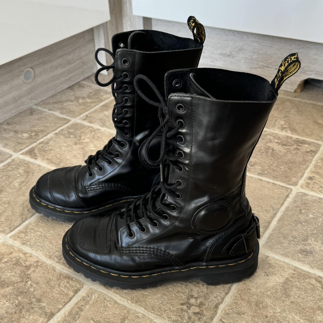 Dr martens neilson 12 eye boot hotsell