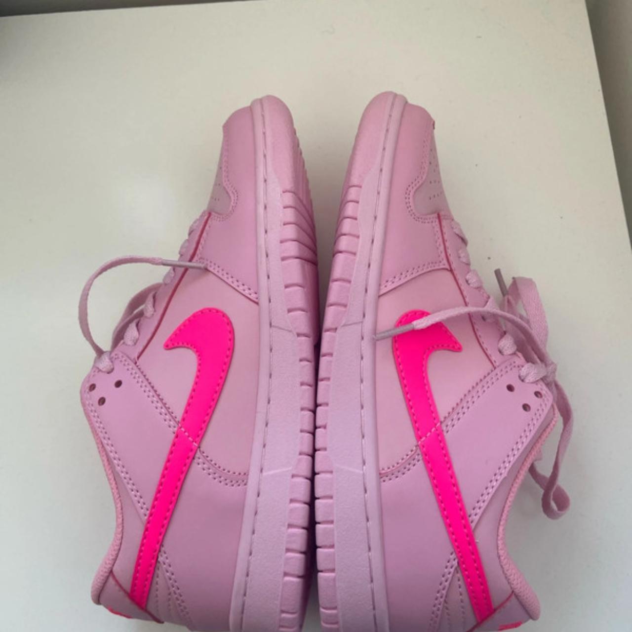 triple pink nike dunks - Depop