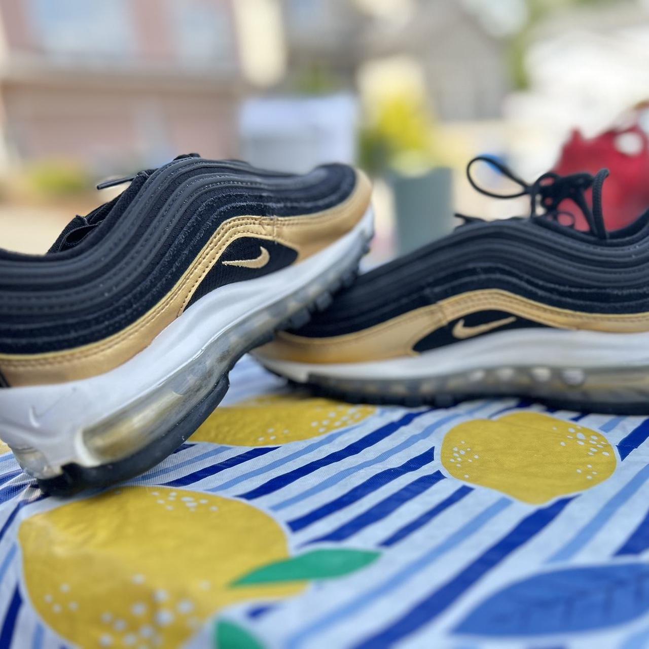 Nike black and gold air max shops 97