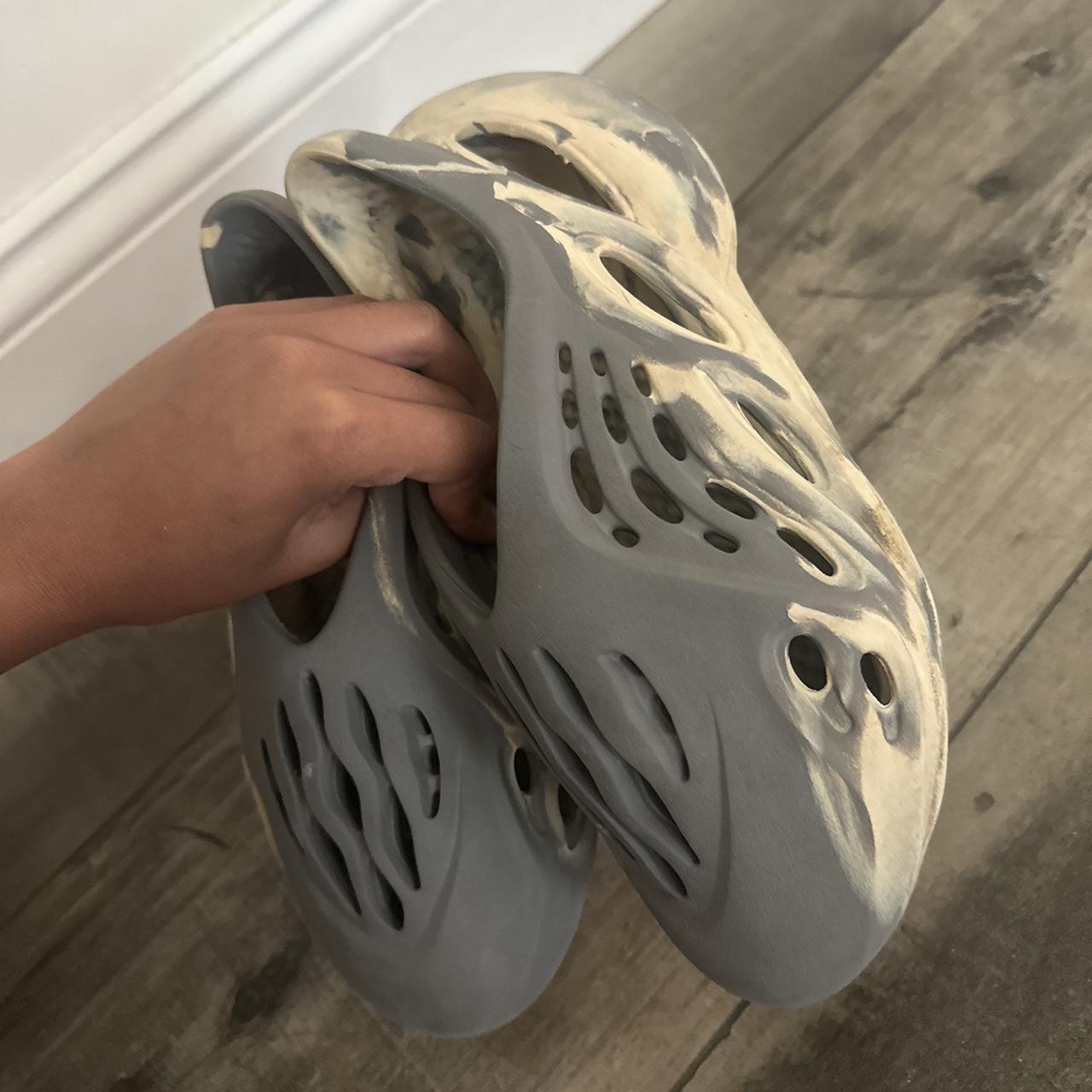 yeezy rnnr moon grey