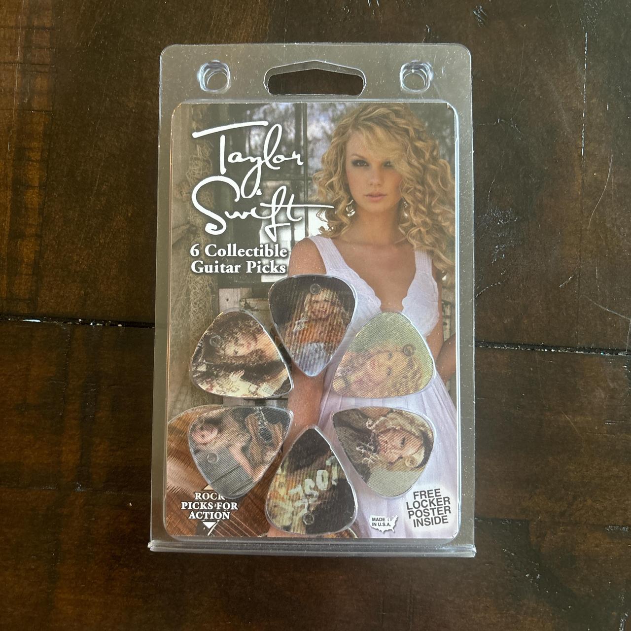 TAYLOR SWIFT 6 COLLECTIBLE GUITAR PICK WITH FREE store LOCKER POSTER INSIDE