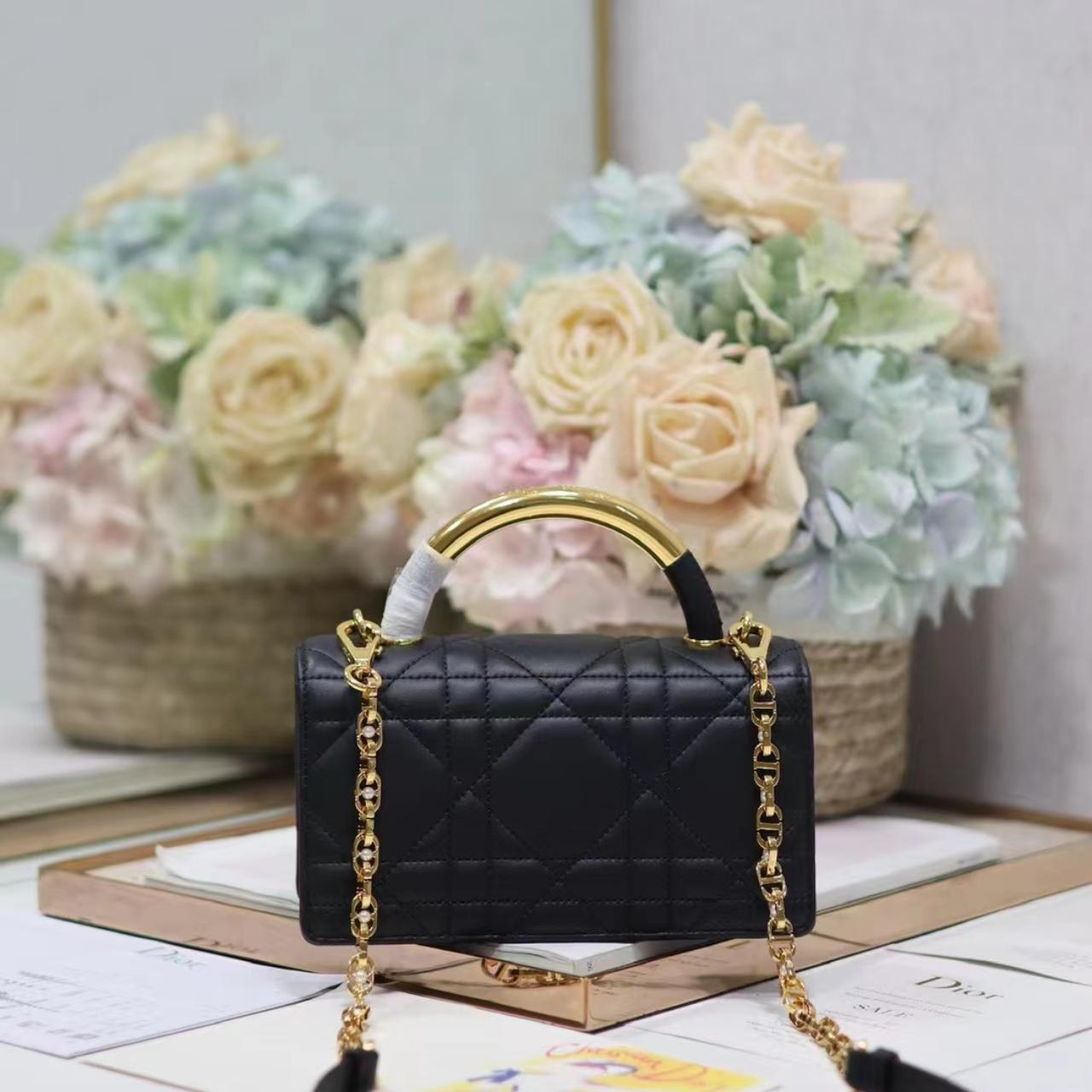 【ゴールドが上品に際立つ★】Dior Ange バッグ ミニ Dior Mini Dior Ange Bag M4401UNMZ_M030 – BORDER-GARA