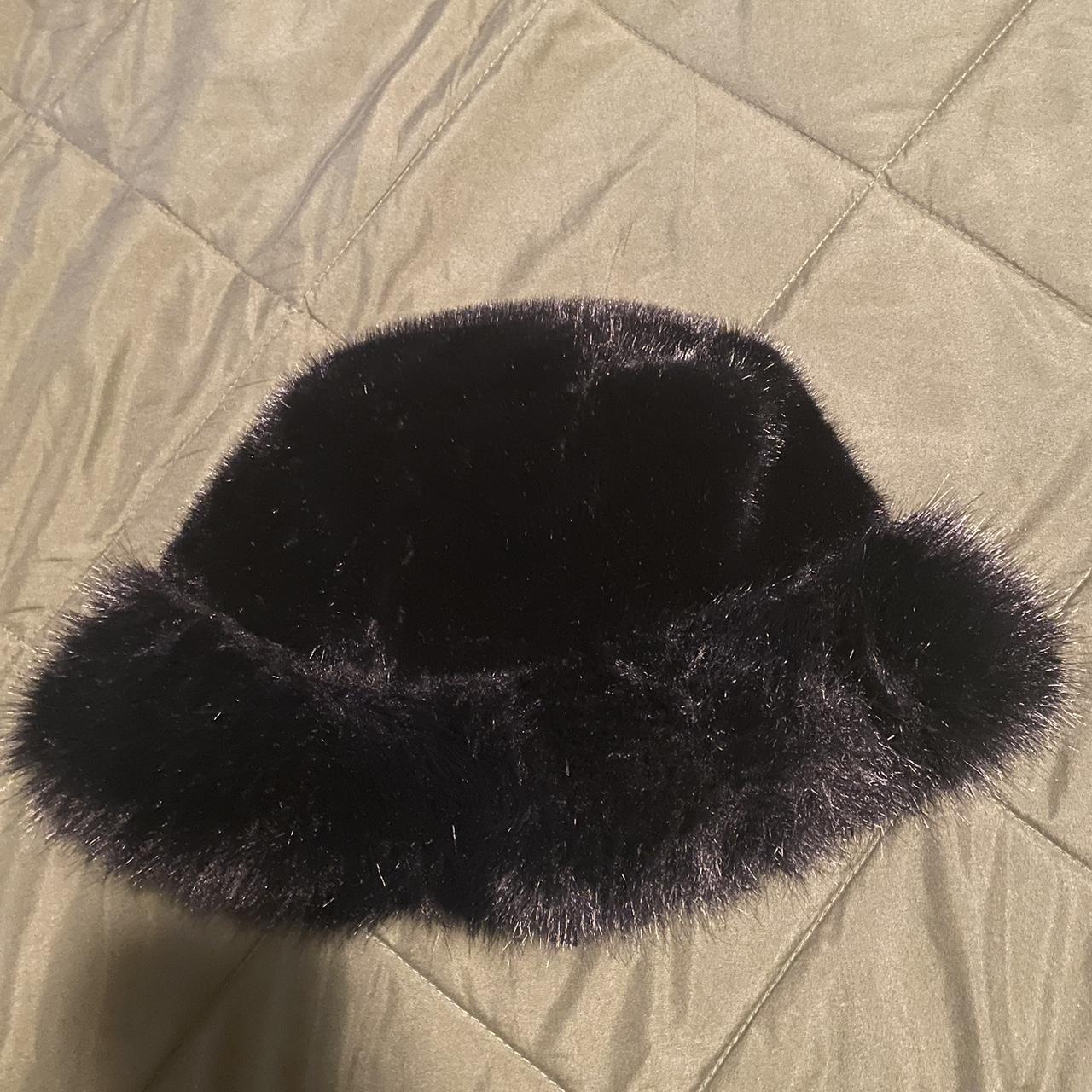 Black faux fur hat #Y2K - Depop