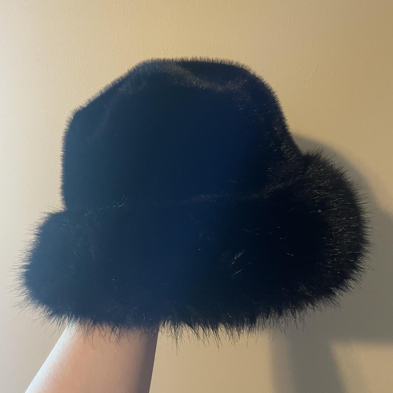 Black faux fur hat #Y2K - Depop