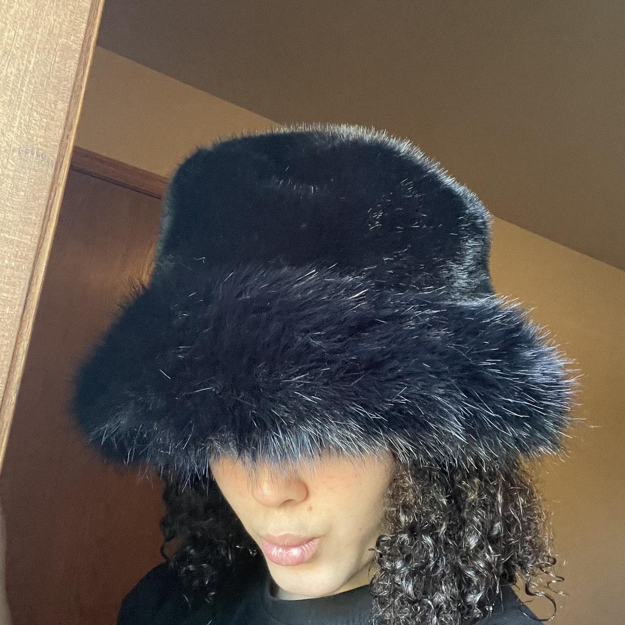 Black faux fur hat #Y2K - Depop