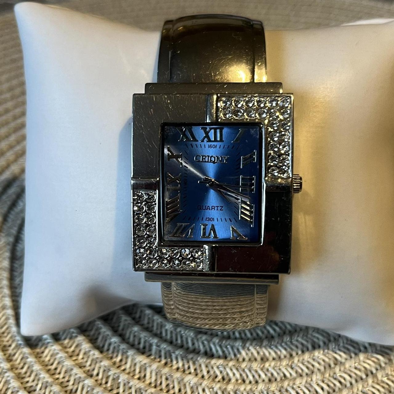 CEIQNY Silver Tone Quartz Analog