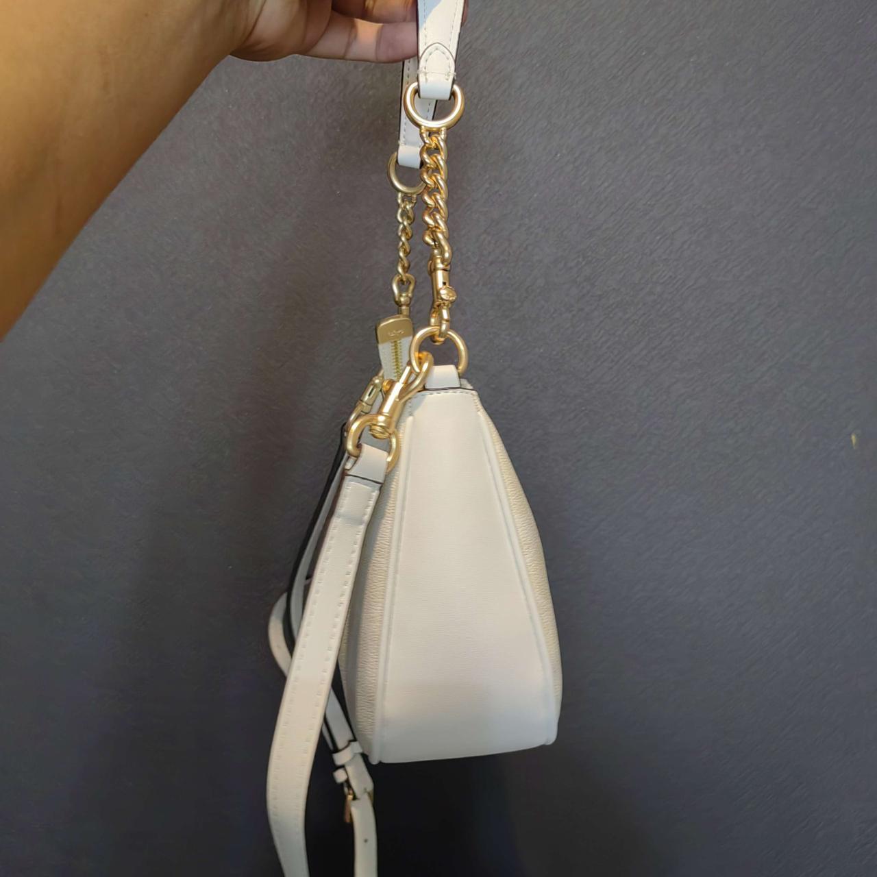 Coach Teri Shoulder Bag In Signature | Depop