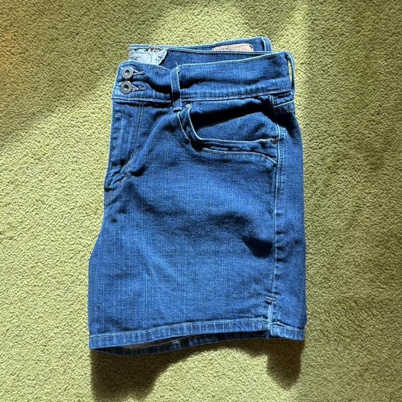 item listed by 2ndhandgrabs_