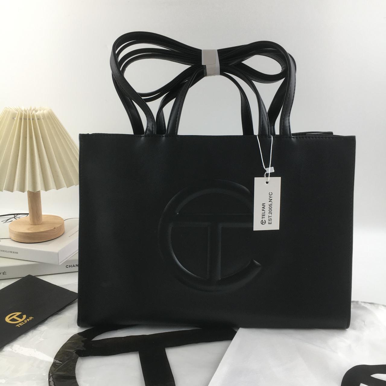 T elfar Medium Black shops Shopping Bag