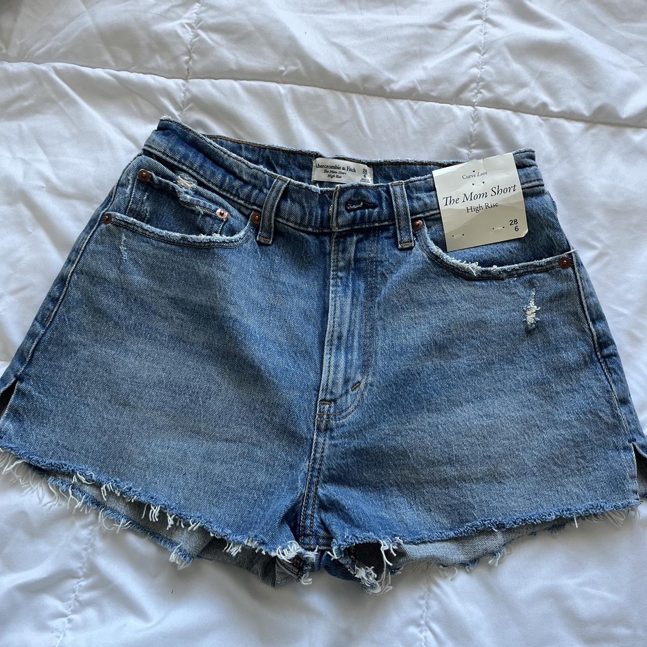 Abercrombie Curve Love high rise mom short size 6 /28 - Depop