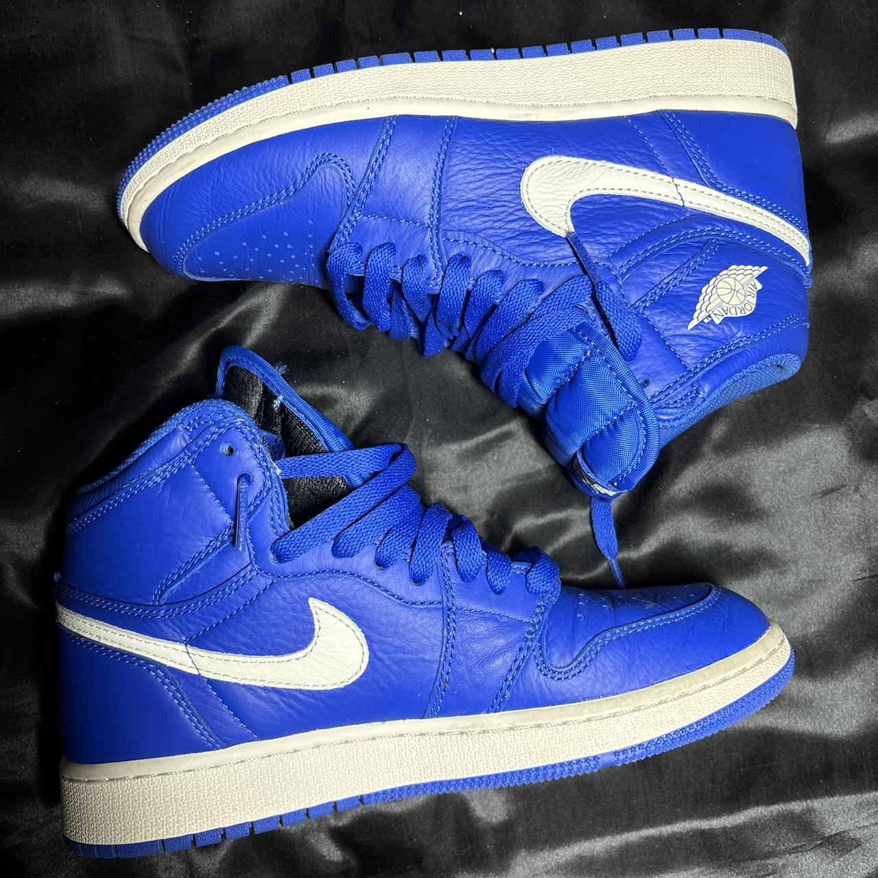 jordan 1s blue and white