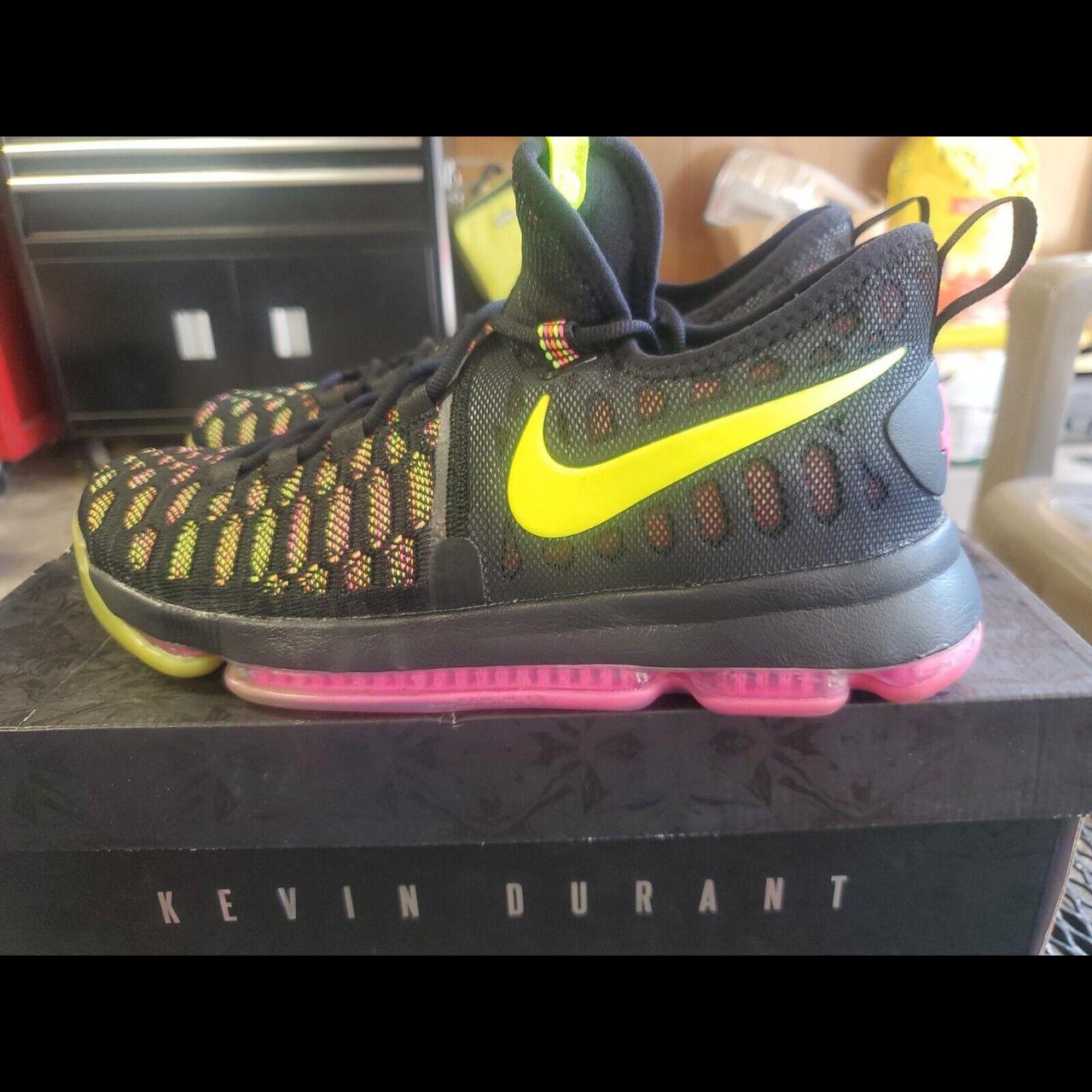 Up for sale is a stylish pair of Nike KD 9 Unlimited