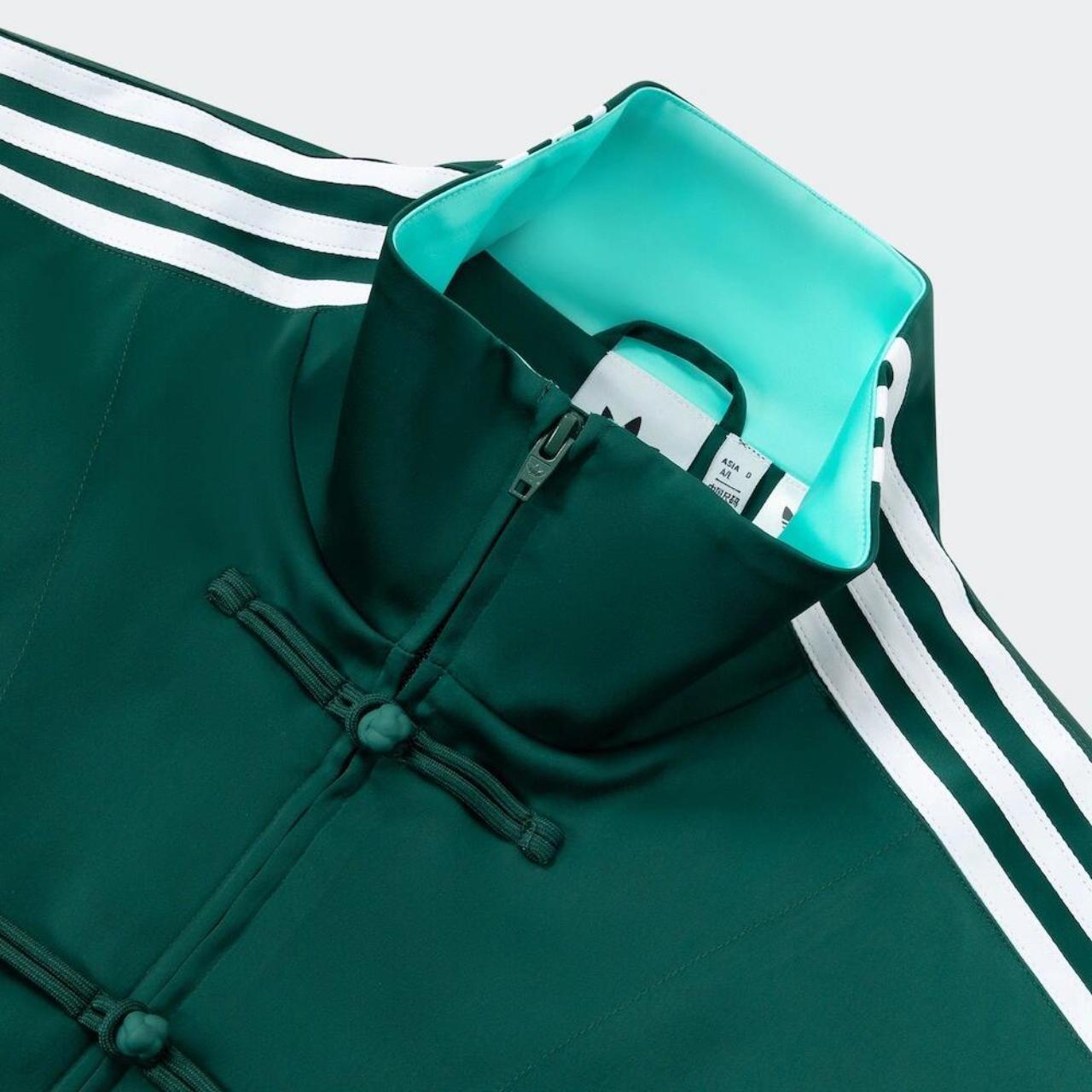 新品L Adidas チャイナ限定 長袖ジャケット グリーンJD3381 adidas originals Cn Tt Satin Jacket Asia Sizing 'Green' JD3381