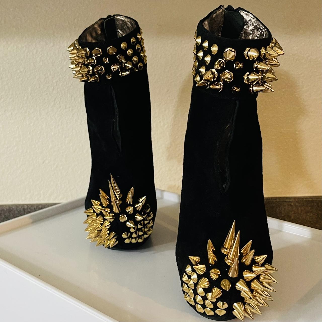 百貨店JEFFREY CAMPBELL ヒョウ柄ブーティ 39 新品 革靴 JEFFREY CAMPBELL-HANDMADE IBIZA LAST// GOLD//Spiked | Depop