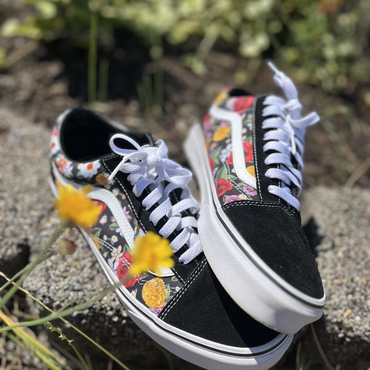 Vans Old School Shoes Floral Print Roses Black Low