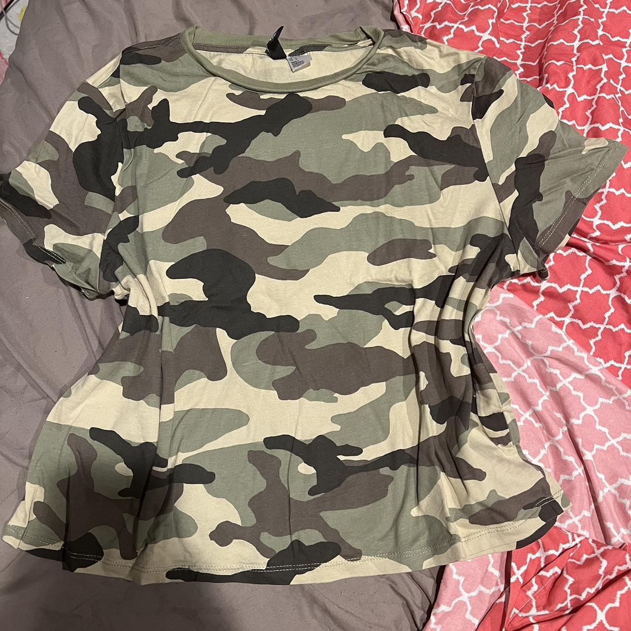 H M CAMO T SHIRT DM if you have any questions. Depop