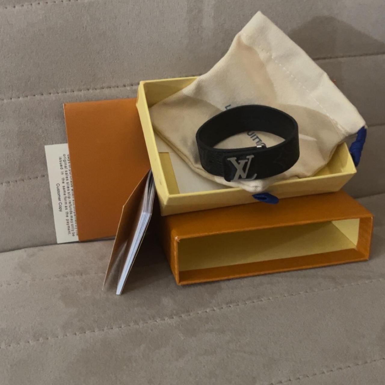 LOUIS VUITTON ルイヴィトン ブラスレ スハリ ドゥブルトゥール 黒 Luxury Bracelets for Women | LOUIS VUITTON
