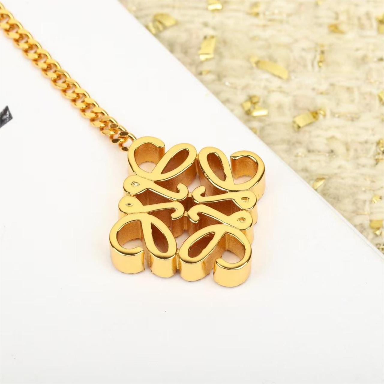 アクセサリーその他 Loewe Anagram Pebble necklace in gold-plated silver LOEWE Anagram Pebble gold-tone necklace | NET-A-PORTER