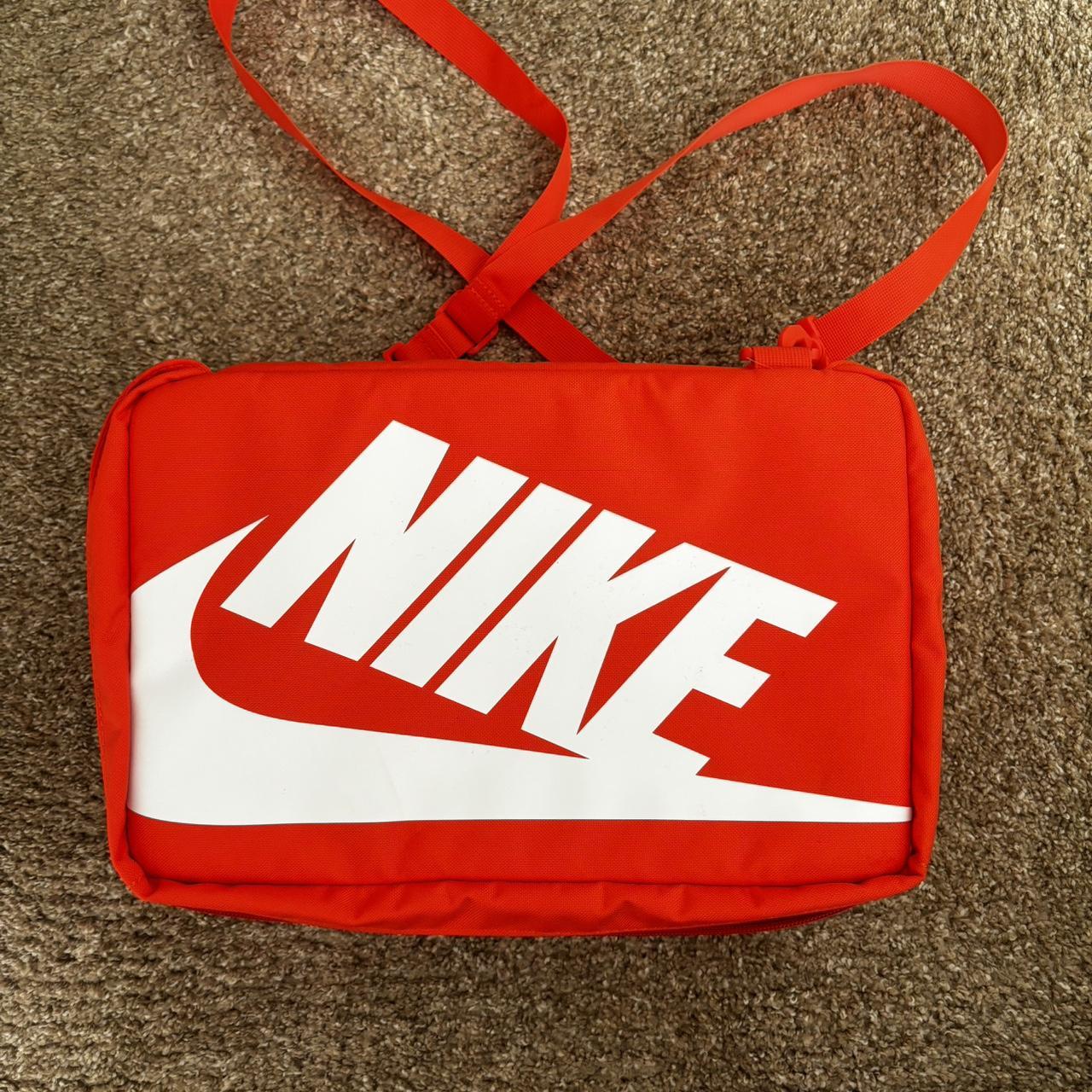 nike big shoulder bag