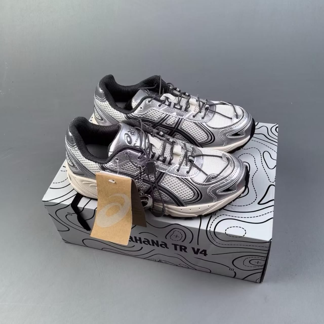 2024 お歳暮【公式】 - 人気ブランド retro function Outdoor V4 Tr Gel-Kahana Asics shock Depop | スノーボード