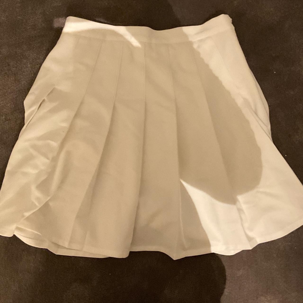Ghanda White pleated skirt Size Only