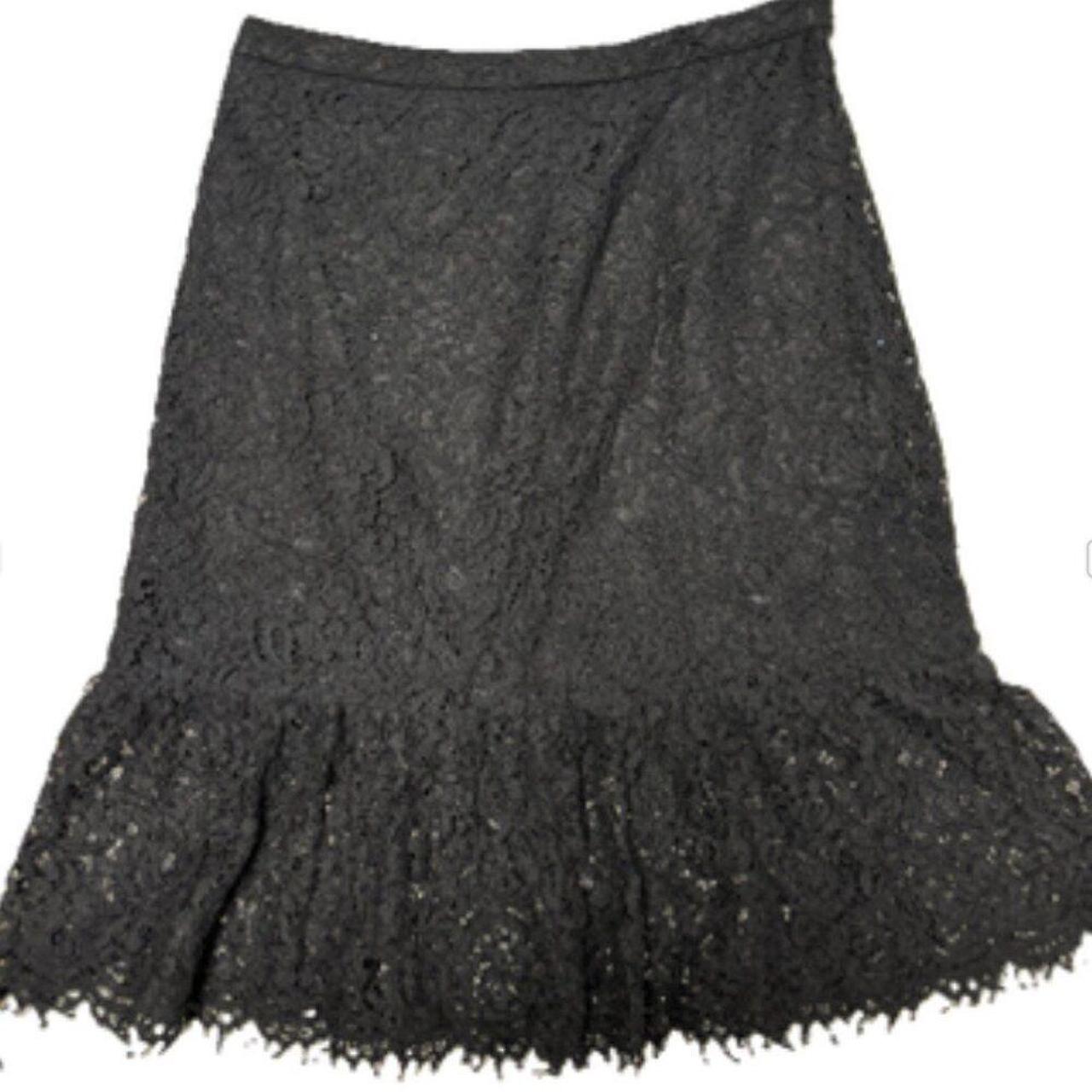 Women s Banana Republic Lace Skirt Size 4. Elegant