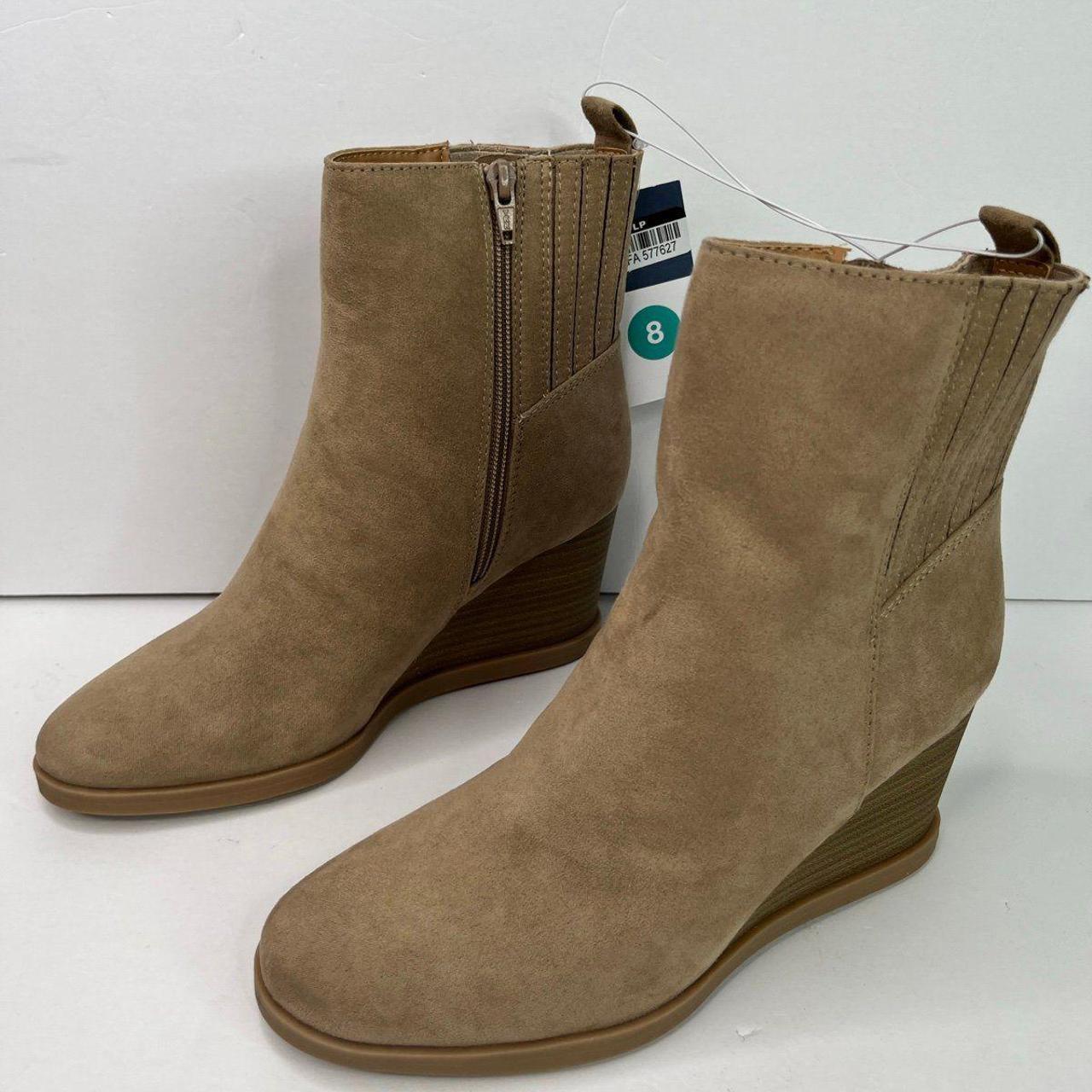 Brand: Universal Thread Size: Color: Tan Depop