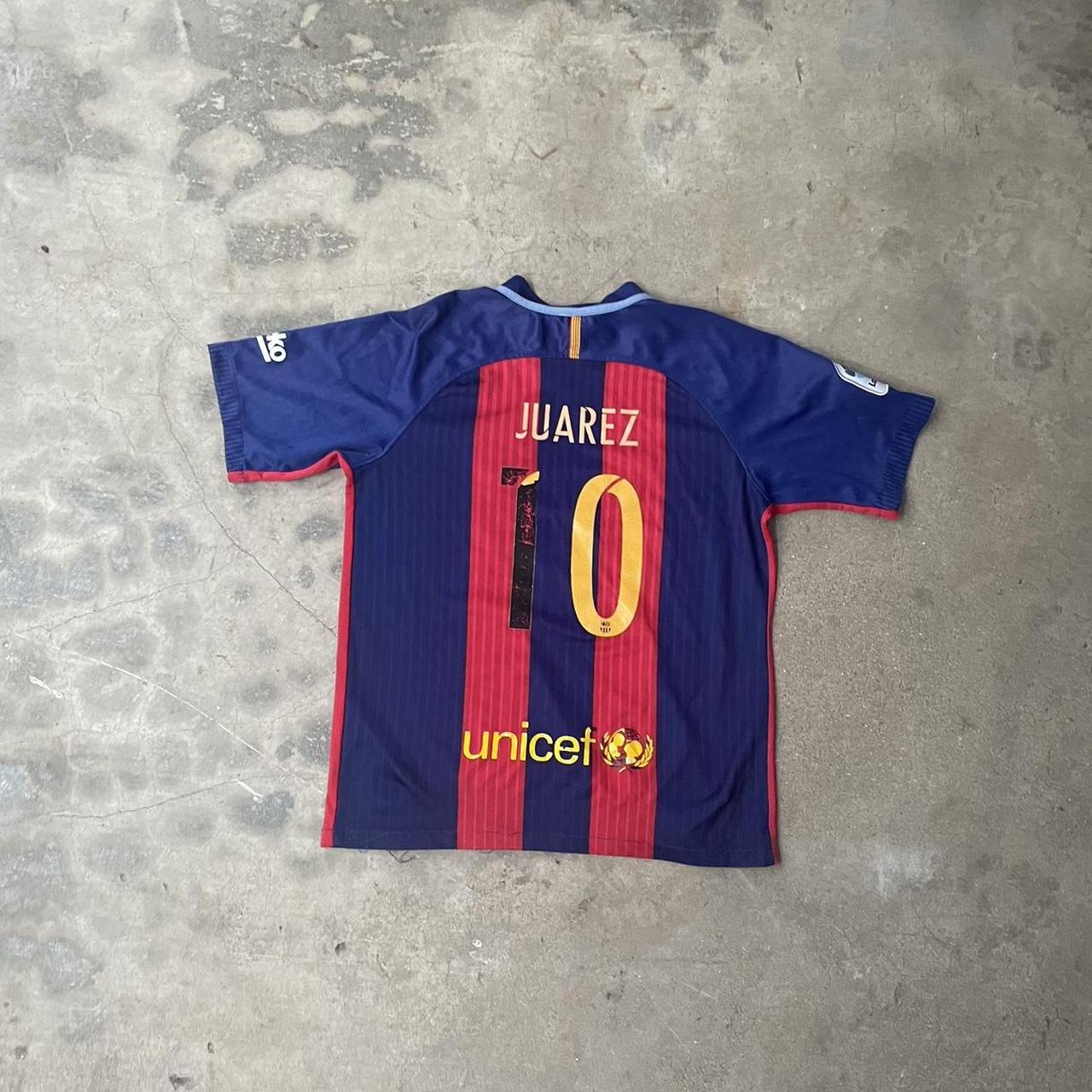 Barcelona Soccer Jersey Messi women's small - Depop