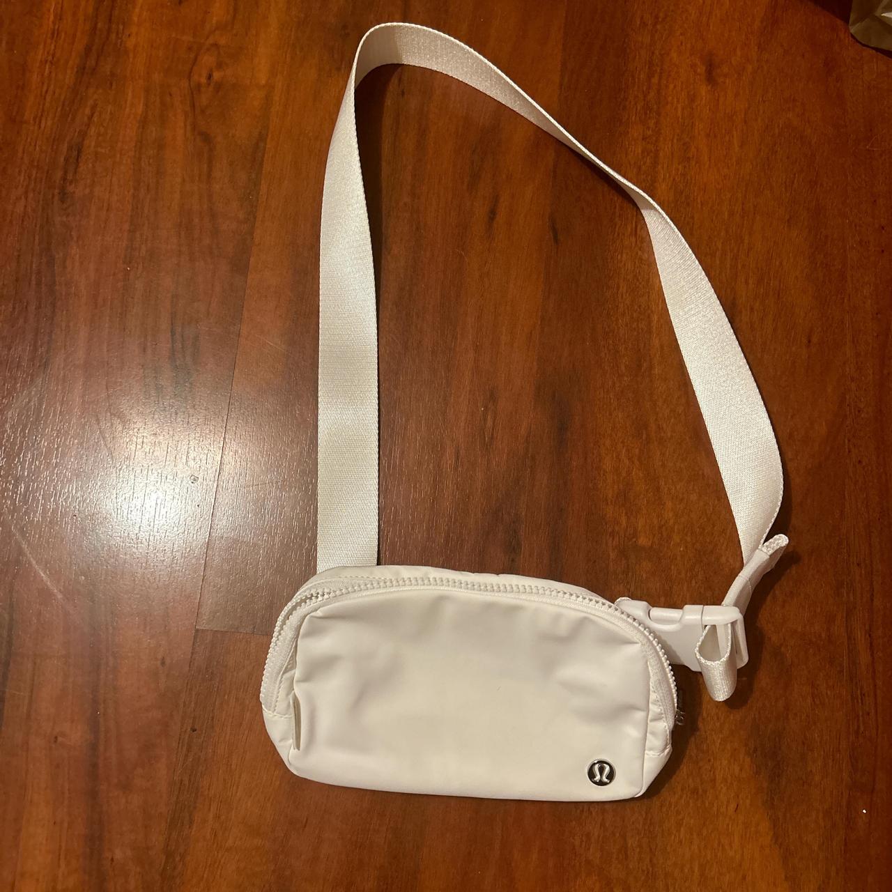 WHITE lululemon belt bag new high quality with tags