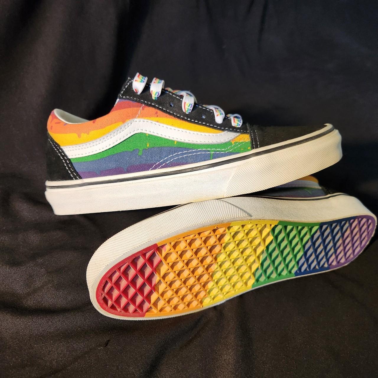 The Vans Rainbow Drip Old Skool is a low top lace up. Depop