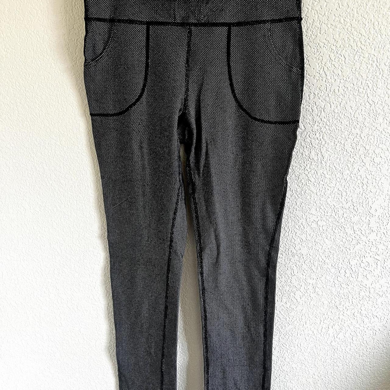 Old style lululemon pant with pockets! Fold Depop