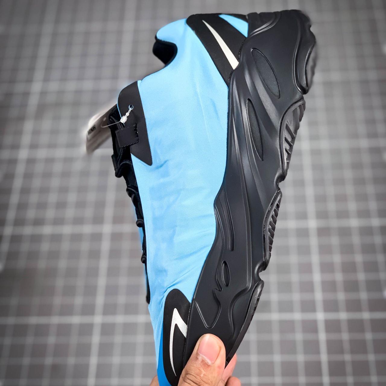 KANYE WEST x Adidas Yeezy Boost 700 MNVN