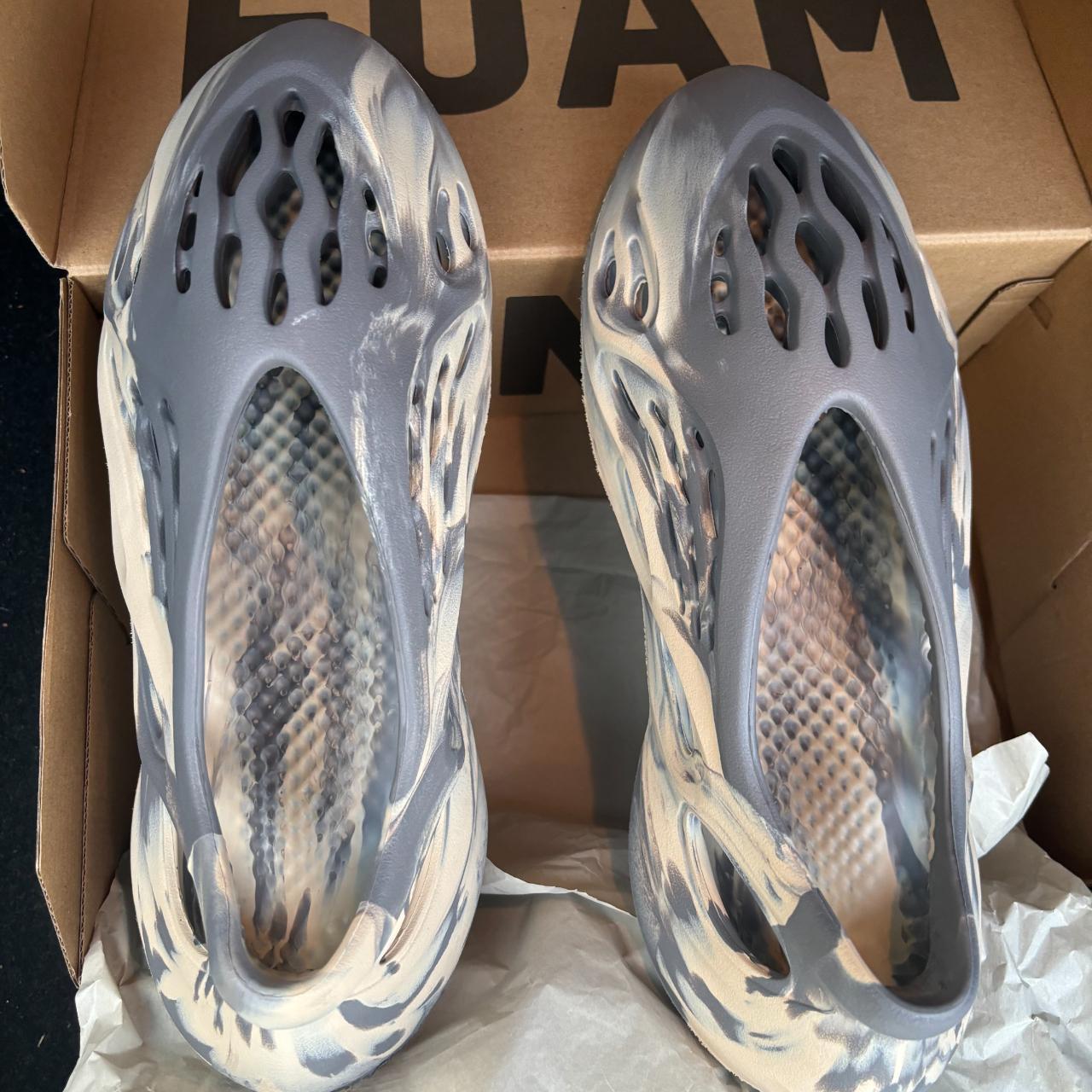 yeezy slides moon grey