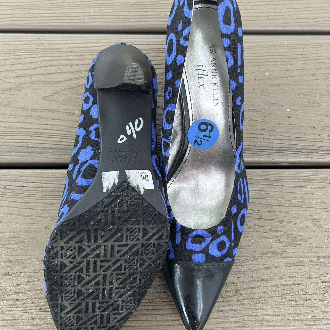 Anne Klein Iflex Shoes in Black Blue with a small