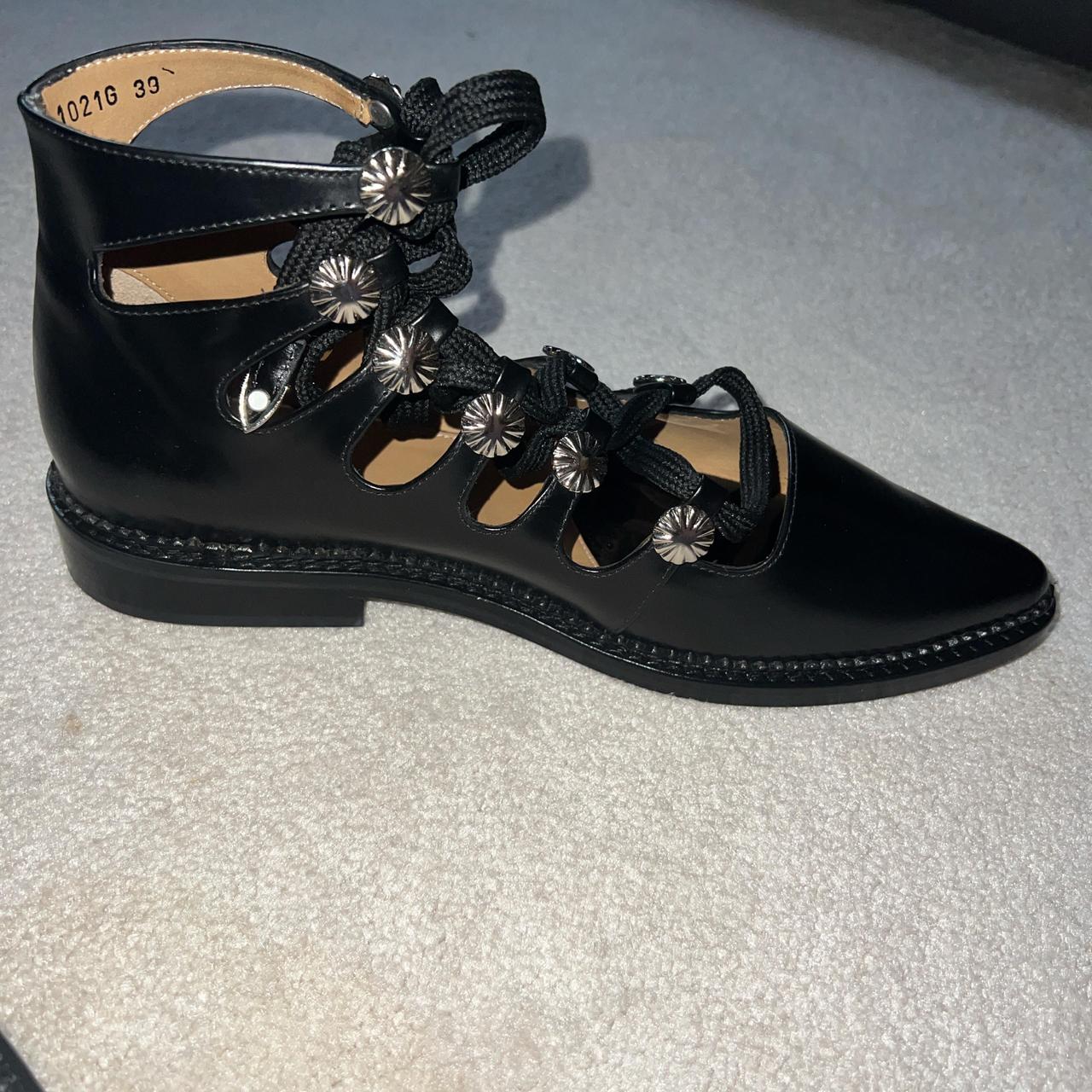 Toga Pulla Toga Pulla Buckled Cutout Glossed Leather Ankle