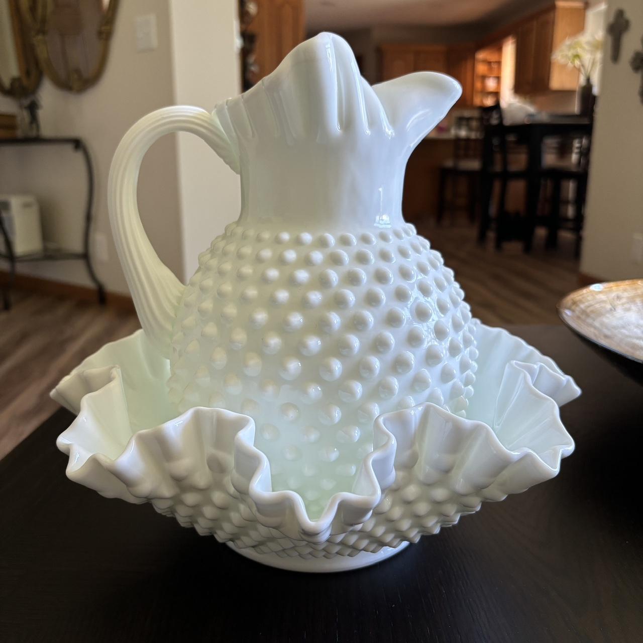 White Milk Glass Fenton Bowl (US2) White Milk Glass Fenton Bowl (US2)