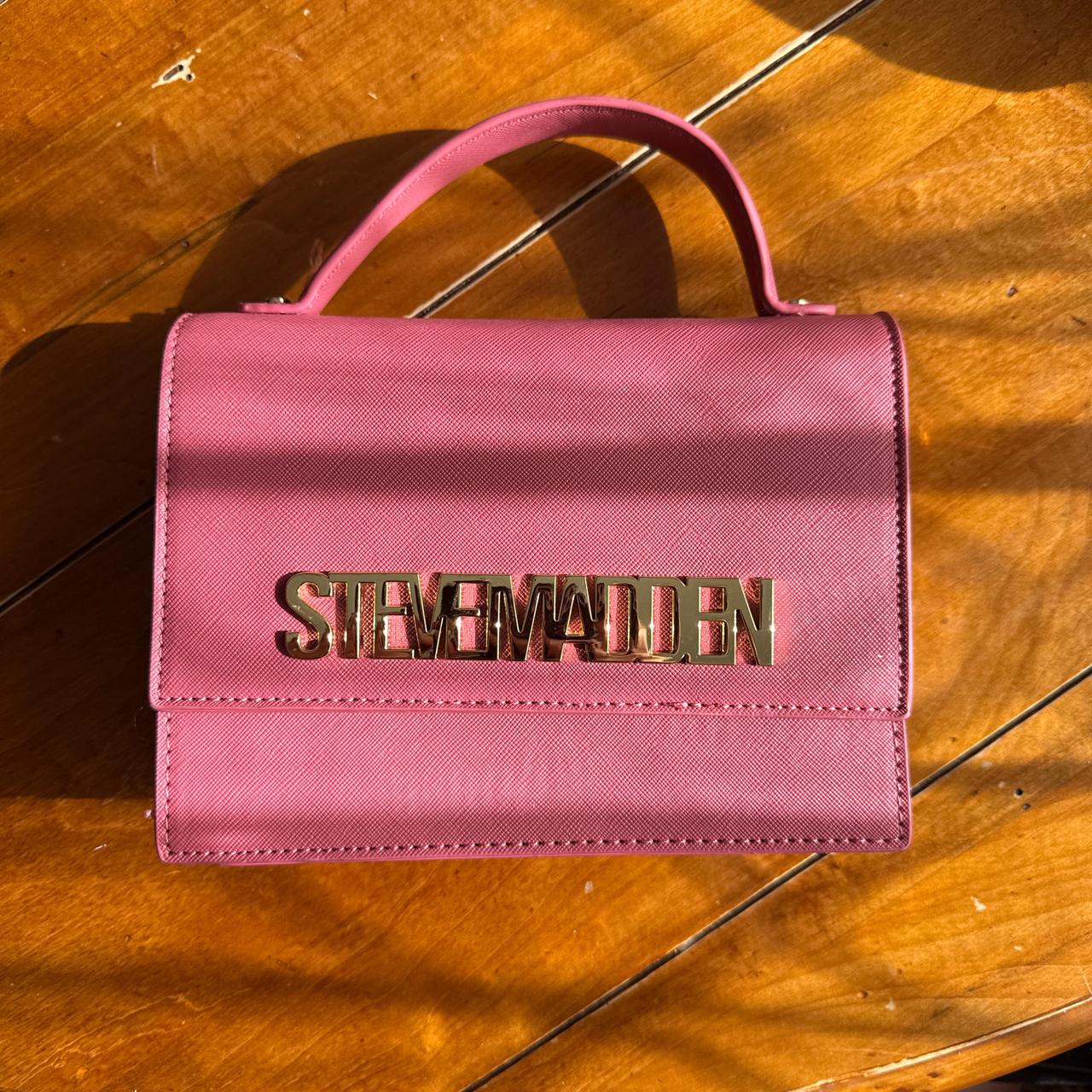 item listed by anyasellstuff