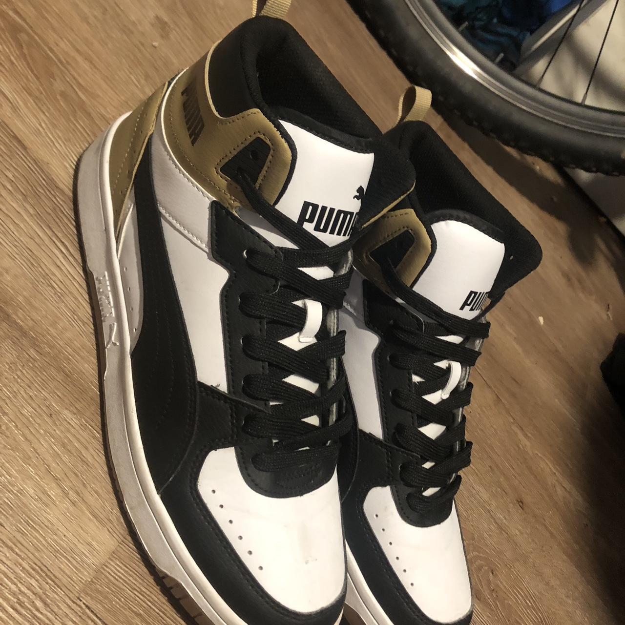 Black and white high top pumas best sale