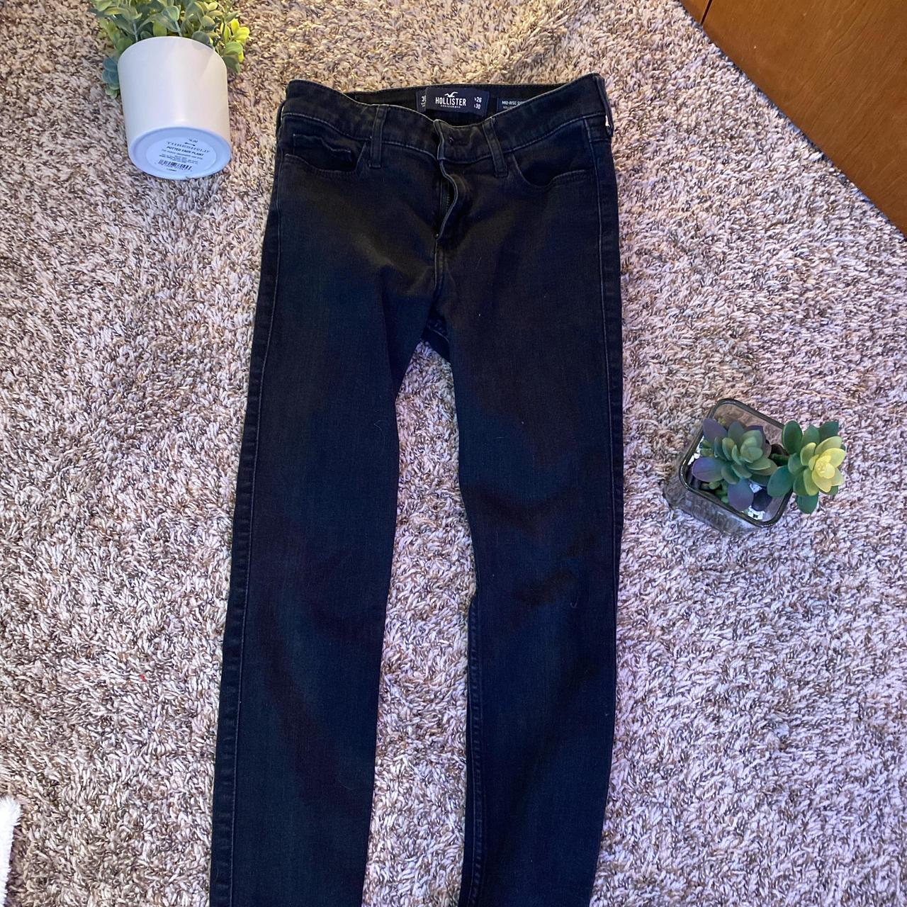 Black Hollister jeans size 3R and barely worn