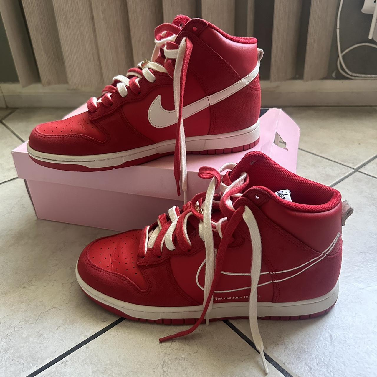 dunk high se first use red