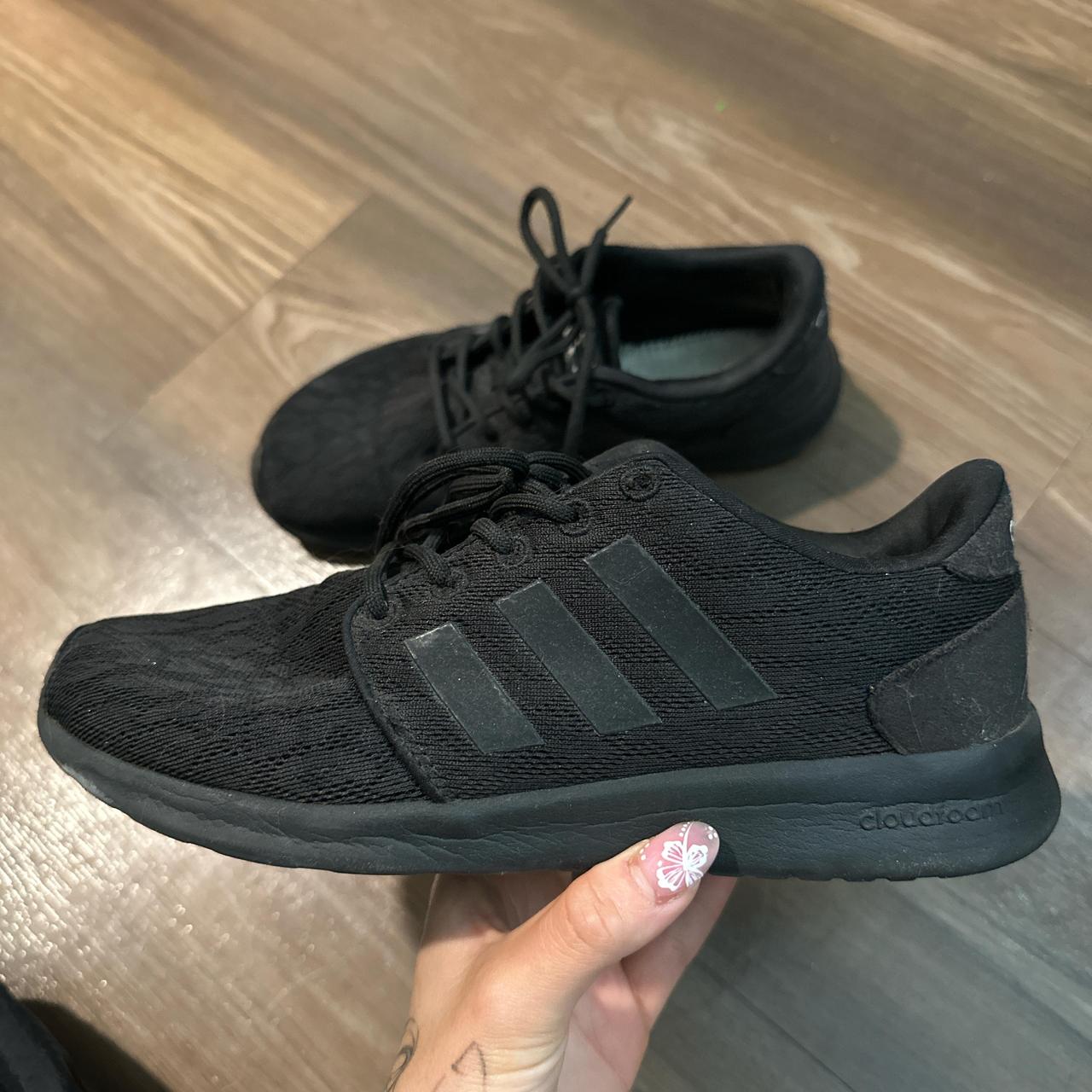 ADIDAS BLACK SNEAKERS