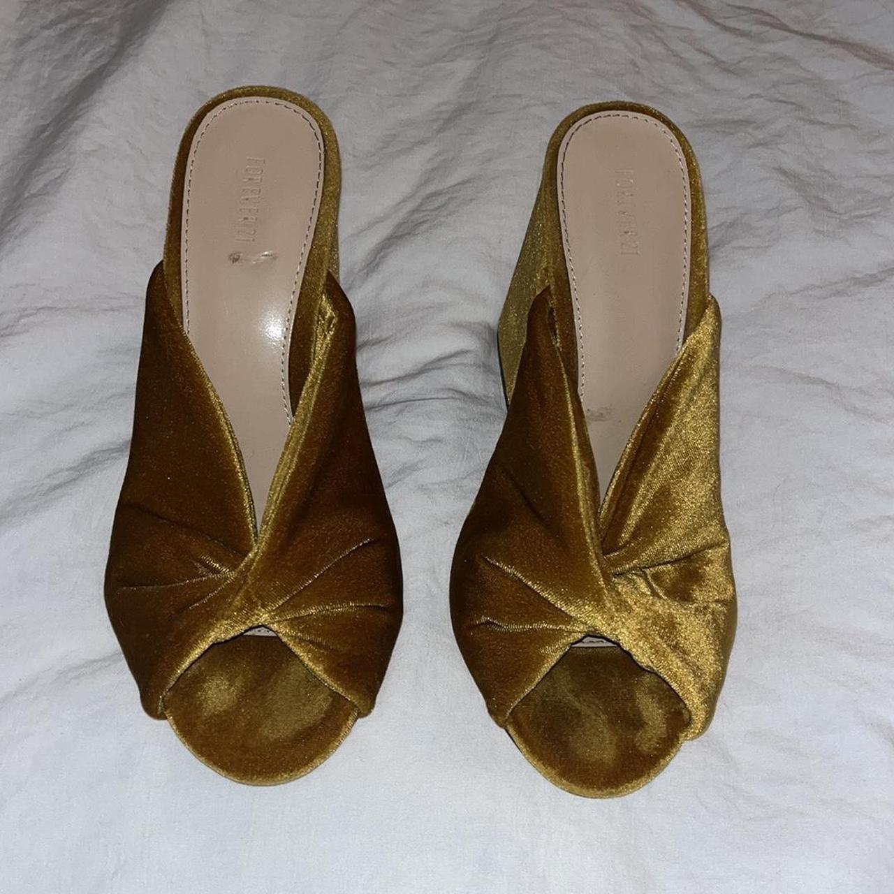 Gold/mustard velvet heels with a knot detail