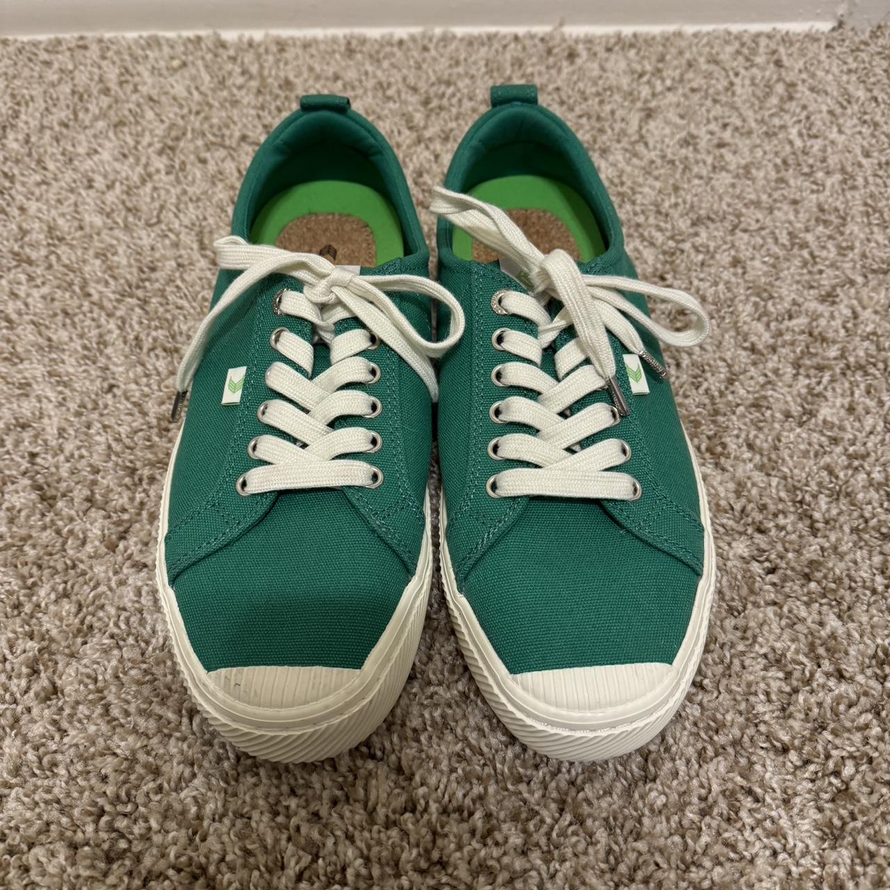 Green Cariuma tennis shoes Size Depop