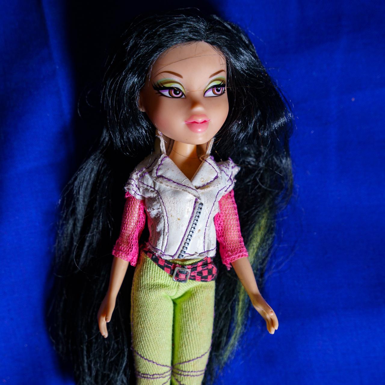 Bratz Doll: 2024 neon pop divaz: yasmine